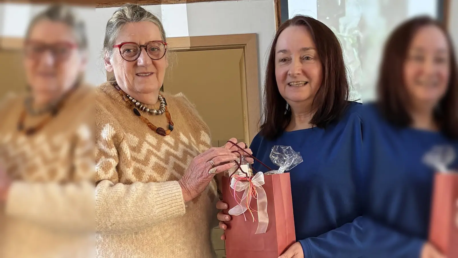 Sybille Bayer und Sprecherin Irene Schmidt (Bild: Rita König )