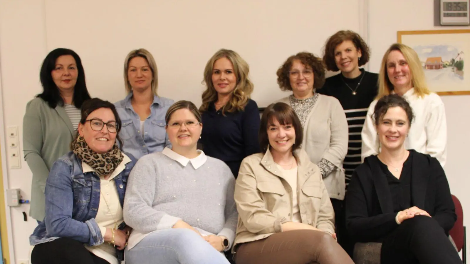 Stehend v.L.n.R Simone Wasel, Judith Beer, Jessica Hümmer, Regina Schwab, Birgit Fleischmann, Alexandra Gallersdörfer. Sitzend v.L.n.R. Sabine Wirth, Gwendolyn Hübner, Nadine Mückl, Tanja Hilburger  (Bild: Christian Wirth)