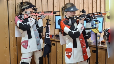 Lieferte zweimal Tagesbestleitung auf Weltklassenievau ab – Jasmin Kitzbichler (links). Hier in der Partie gegen Germania Prittlbach, wo sie im österreichischen Duell gegen Paula Alberts 399:396 gewann. (Bild: Wolfgang Raps)