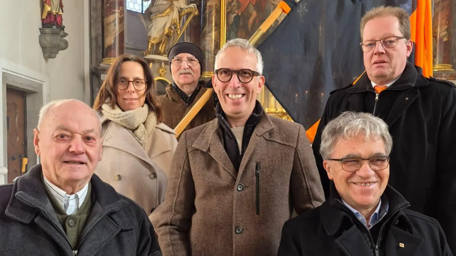 (v.l.) Josef Lorenz, 2. Vorsitzende Birgitt Elsner, Alfons Schießl, Thomas Hanauer, Michael Herzog und 1. Vorsitzender Thomas Schwingl. (Bild: Anita Niebauer)