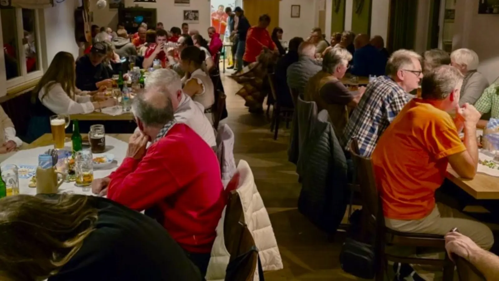 Gemütlicher Oktoberfestabend in der Pirker Brettl Hütte für Jung und Alt. (Bild: Josef Schiesl)