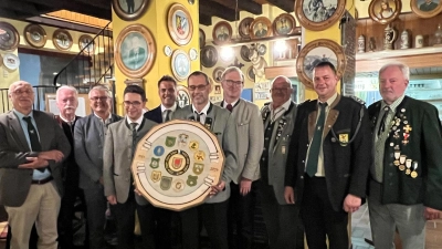 Die Geehrten und Gewinner des Wiedergründungsfestes Grenzlandgau Oberviechtach. (Bild: Reinhold Wild)