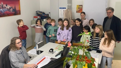 Die Schülerinnen und Schüler erkundeten die Aufgaben der Verwaltung. (Bild: Theresa Trescher)