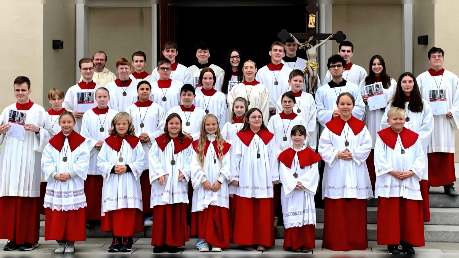 Ministranten stellten sich zum Erinnerungsfoto. (Bild: Tanja Wolfinger)