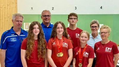Teilnehmer an der Deutschen Meisterschaft. In der Mitte: Mila Schieder. Verhindert: Lukas Spachtholz, Lucie Leistner, Sebastian Achatz und Ramon Porsch. (Bild: Andreas Heinz)