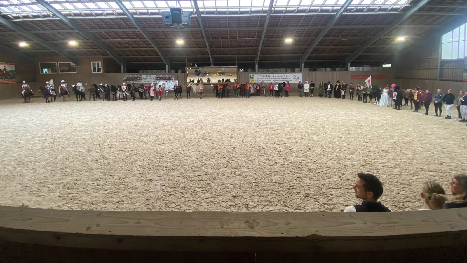 Aufmarsch der Teilnehmer des Bayerncups (Bild: Andrea Stadler)