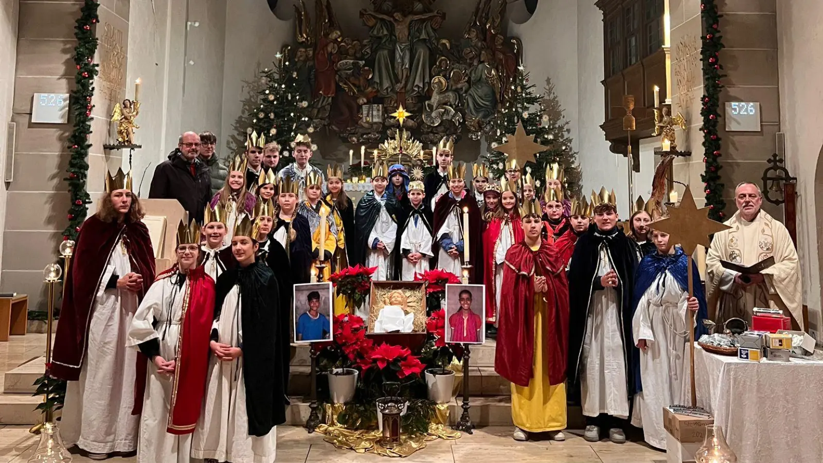 Die Sternsinger bei der Aussendungsfeier in Dreifaltigkeit (Bild: Luca Schott)