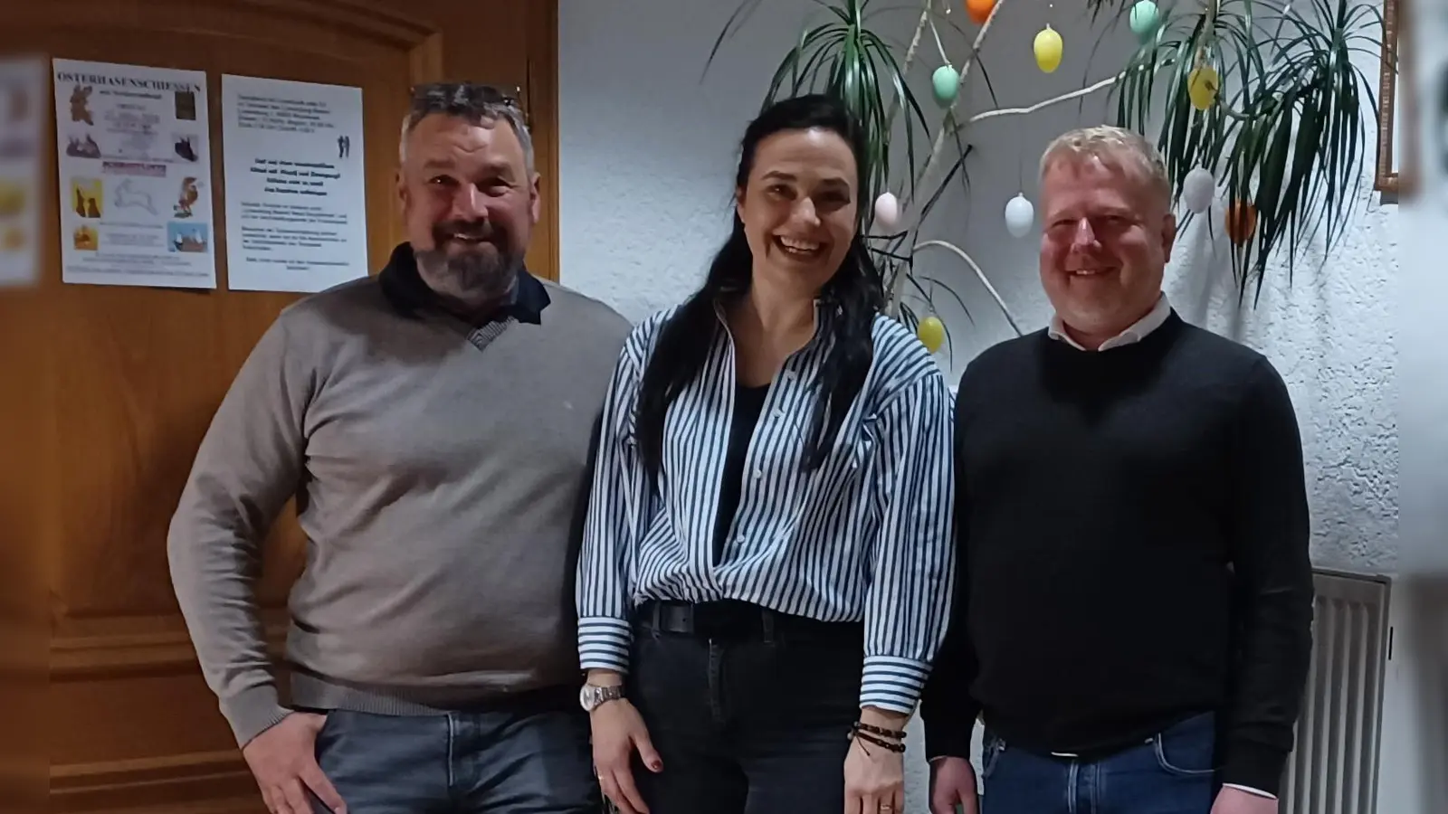 Auf dem Bild von l. n. r.: Martin Gallert, Irene Jäckel und Martin Gruber (2. Vorstand). (Bild: Josef Maschauer)
