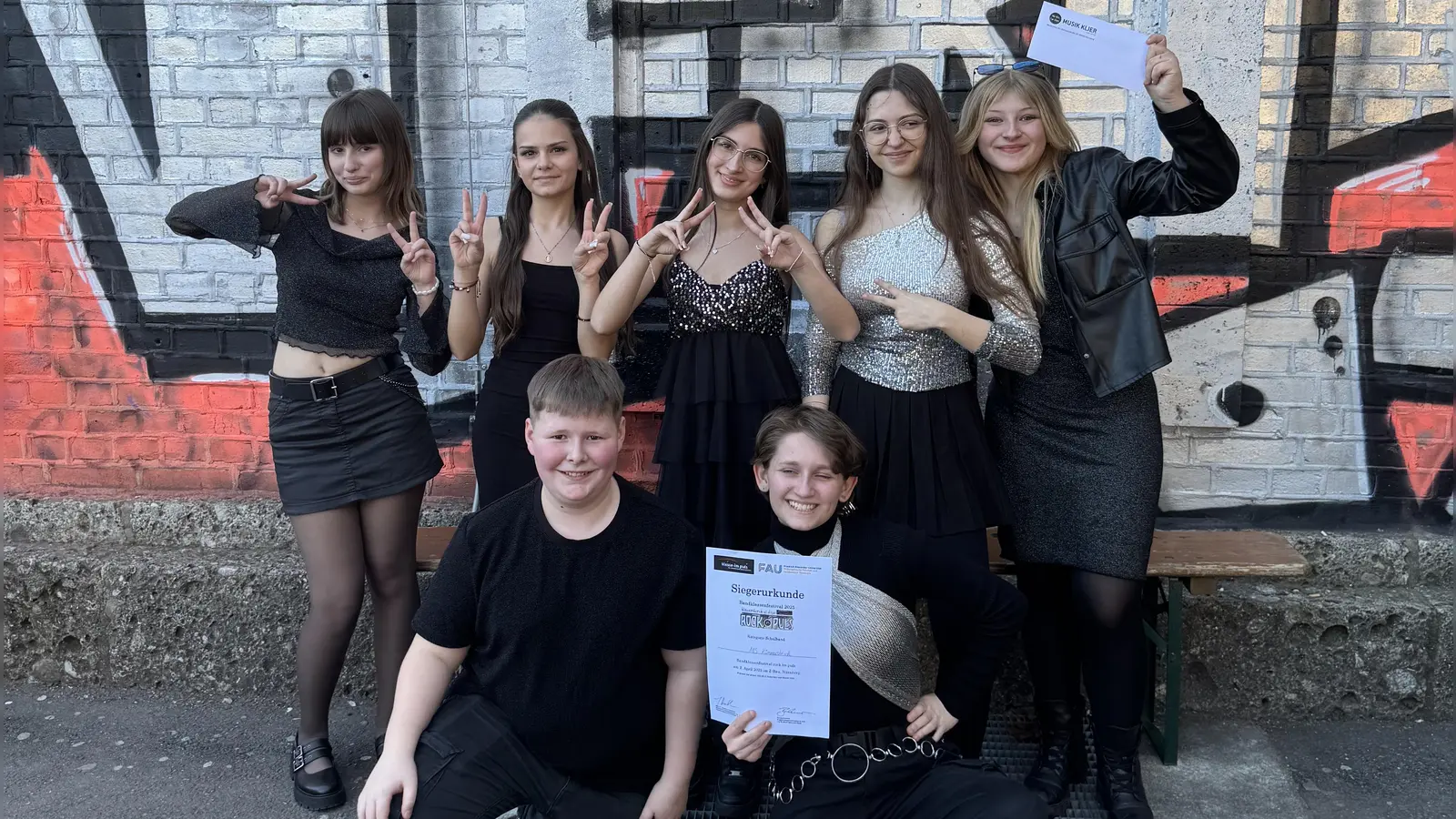 Die siegreichen Kümmersbrucker Musiker: Emma Fliegner, Adele Trockmann, Leonie Leitz, Angelina Cancel-Ramond, Kiana Holbein, Jonas Ebensberger, Josephine Pusch  (Bild: Florian Fuchs)