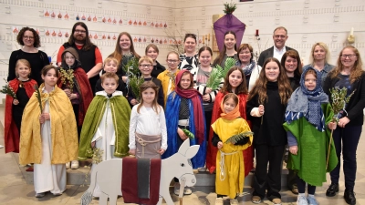 Kindersingkreis Kirchenthumbach mit Team und Zelebranten Hans Gradl und Johannes Bosco  (Bild: Michael Sporrer)