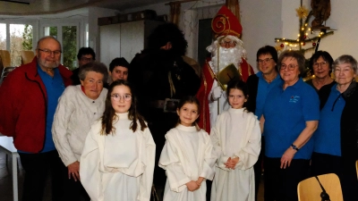 Weihnachtsfeier der BRK-Seniorenstube erfreut zahlreiche Gäste. (Bild: Brigitte Kirschbaum)