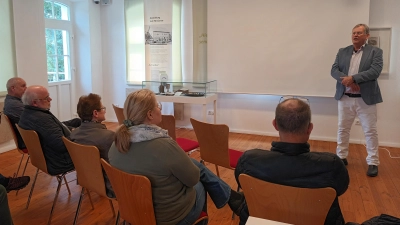 Dr. Dr. Traugott Farnbacher ist wissenschaftlicher Berater des Johann-Flierl-Museums in Fürnried. Er war 35 Jahre lang im Bereich Papua-Neuguinea, Pazifik, Ostasien für Mission EineWelt beauftragt.  (Bild: Gerda Stollner )