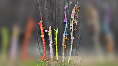 Einige der kreativen Kunstwerke, die von den Kindern beim Ferienprogramm des OGV gestaltet wurden. (Bild: Fritz Dietl)