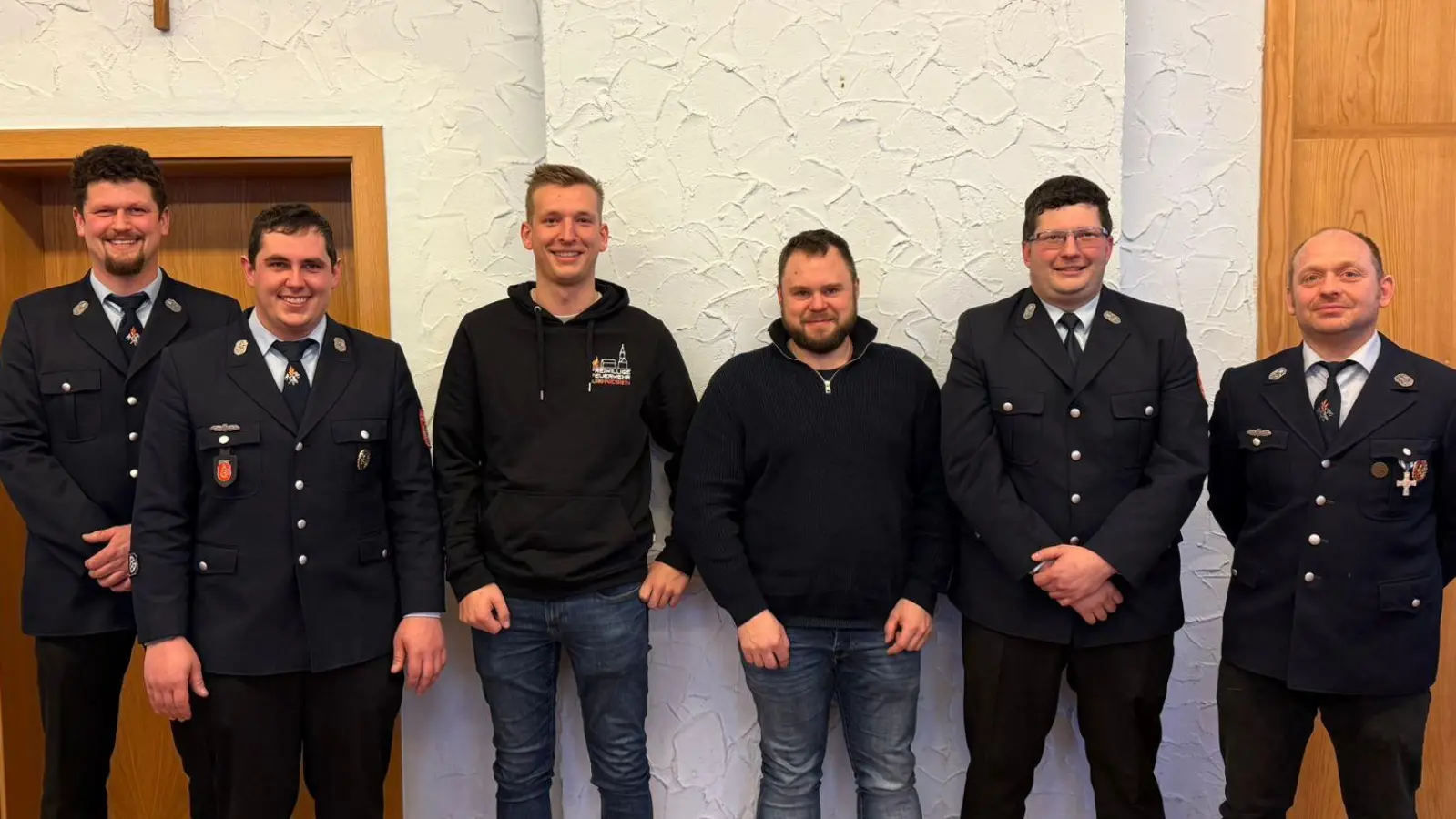 Neue Mitglieder, dritter v.l. Enk Macel und Lehrfeld Johannes  (Bild: Fabiola Balk)