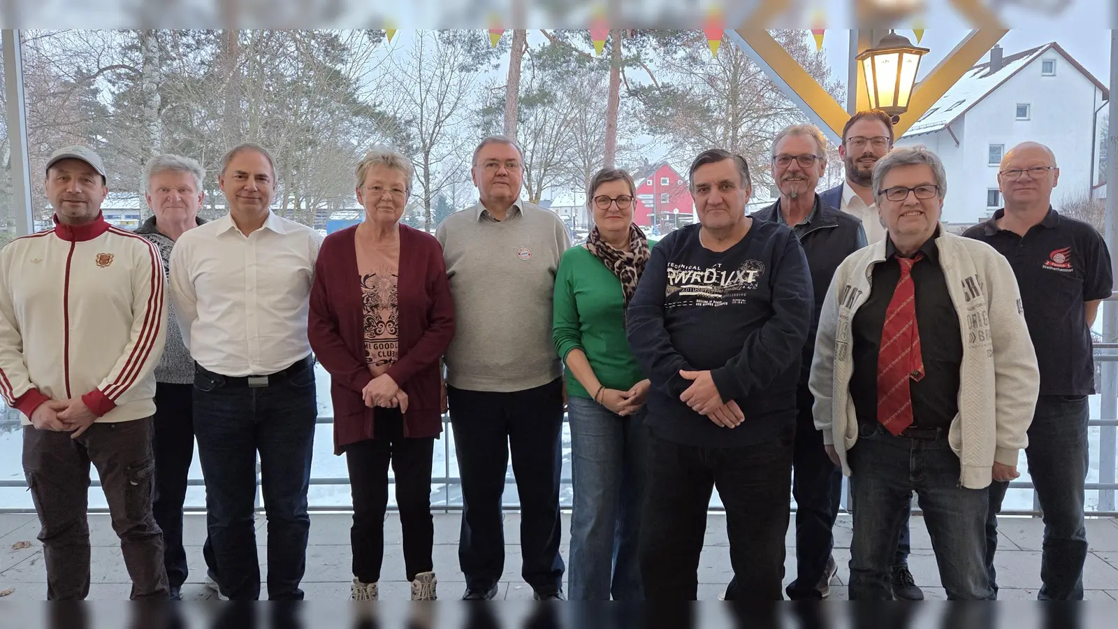 Den Geehrten gratulierten Vizebürgermeister Julian Kraus (hinten rechts) und Präsident Hans Heibl (5. von links.) (Bild: Siegfried Bock)