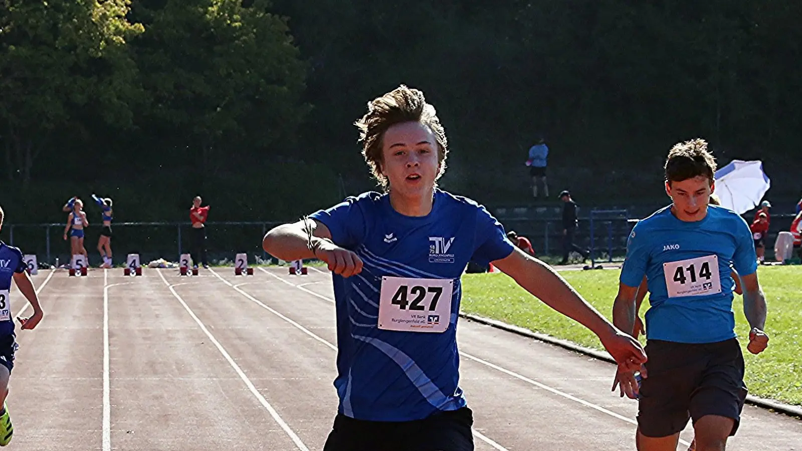 Vollen Einsatz zeigten die Jungs zum 100 Sprint mit dem 4 Kampfsieger Bendix Ferenc Rau (427) dem Zweiten Sebastian Weiß (576) und dem M 15 Sieger Benedikt Paul (414) (Bild: Franz Pretzl)