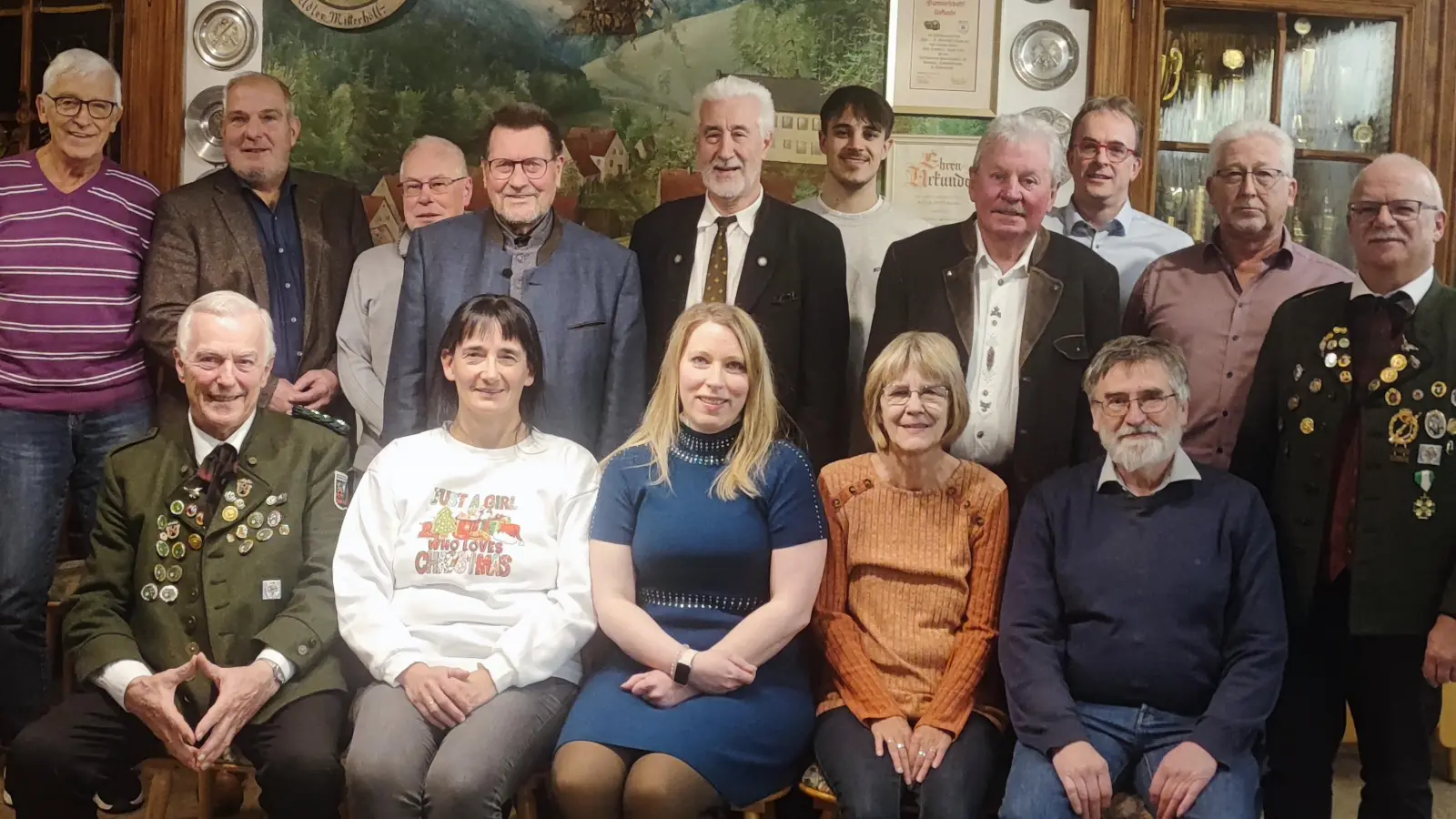 Entgegen seiner ursprünglichen Ankündigung hängt Alois Lukas (vorne links) bei den Adlerschützen noch eine Amtszeit als Schützenmeister an. (Bild: Hubert Lukas)