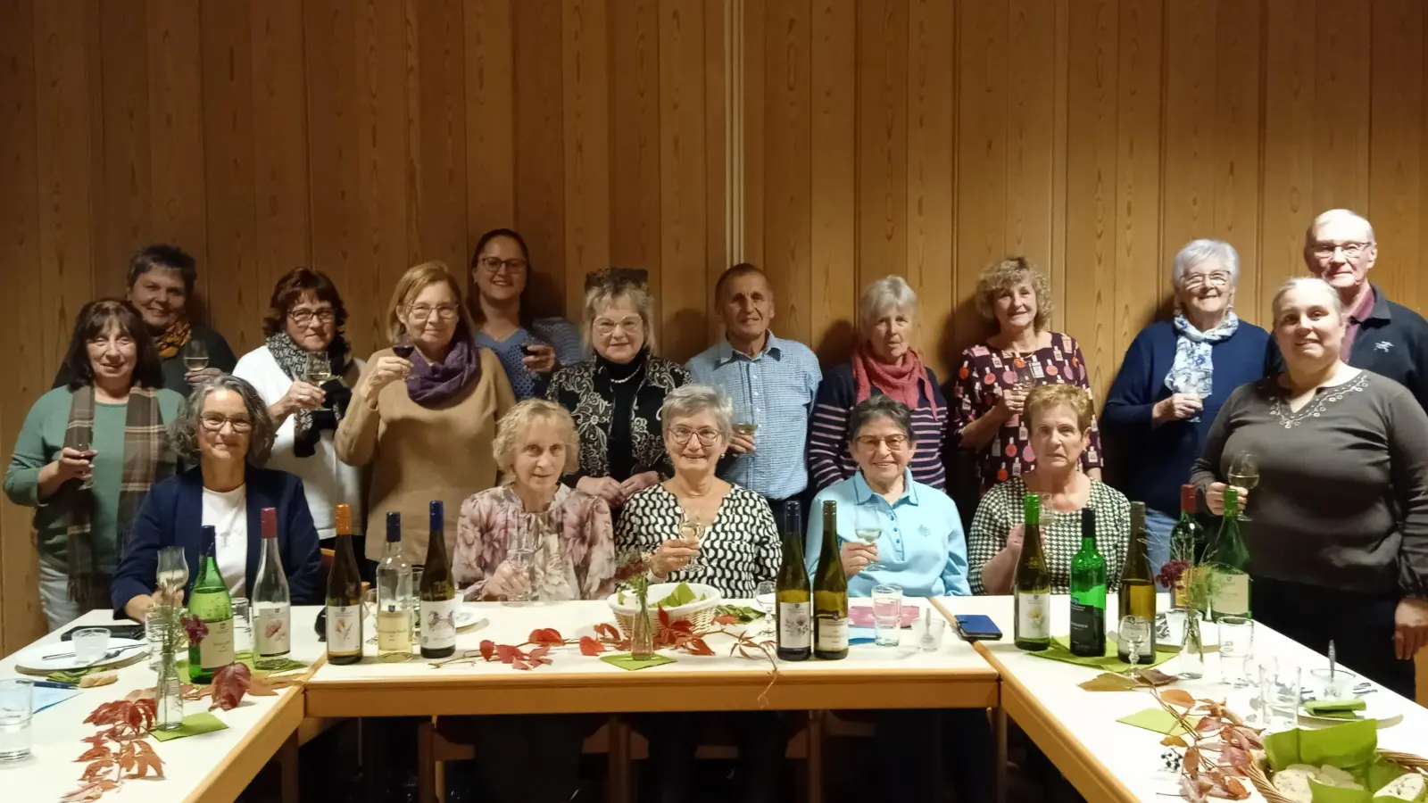 Devise des Kath. Frauenbundes Floß: „Was Du heute kannst entkorken, das verschiebe nicht auf morgen „! (Bild: Christina Kreuzer)