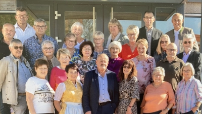 60 Jahre nach der Einschulung traf man sich wieder. (Bild: Sandra Dobmeier, Fotostudio FotoGen Tännesberg)
