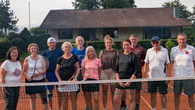 Die Teilnehmer der Mixed-Meisterschaft beim TC Rieden mit Spartenleiterin Michaela Hetzenecker (l.). (Bild: Willi Anhalt)