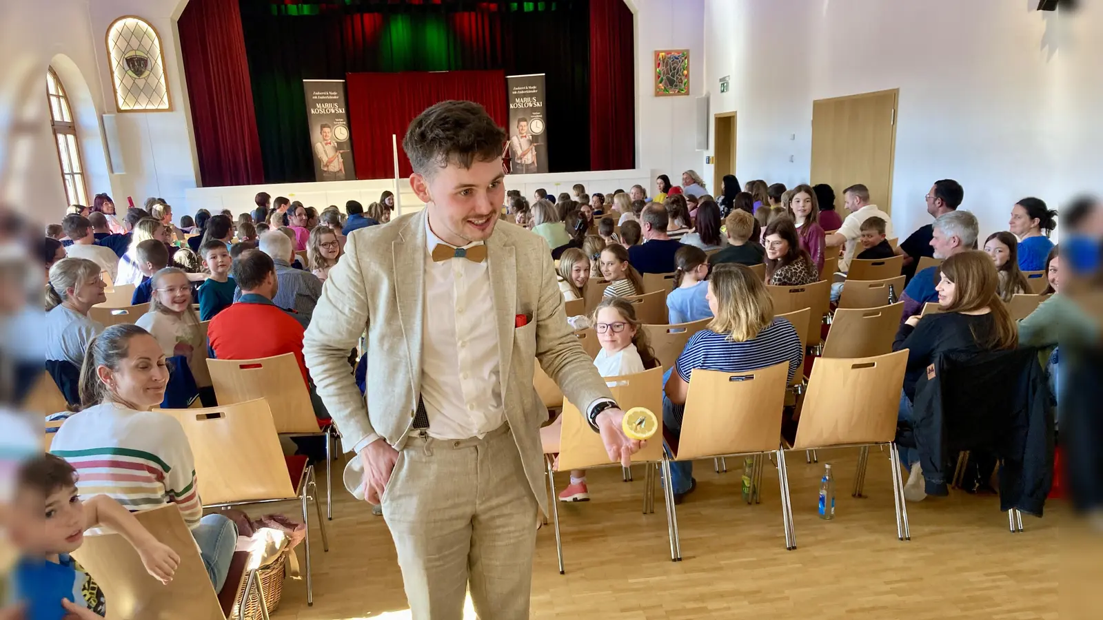 Zauberkünstler Marius Koslowski aus Pressath (Bild: Wolfgang Lehner)