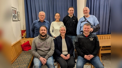 Das neu gewählte Vorstandschaft : (vorne v.l.) Tobias Meidinger, Waltraud Trettenbach, Stephan Braun, (hinten v.l.) Ludwig Pröls, Petra Schüler, Thomas Pröls und Peter Lehner. (Bild: Johannes Rumpler)