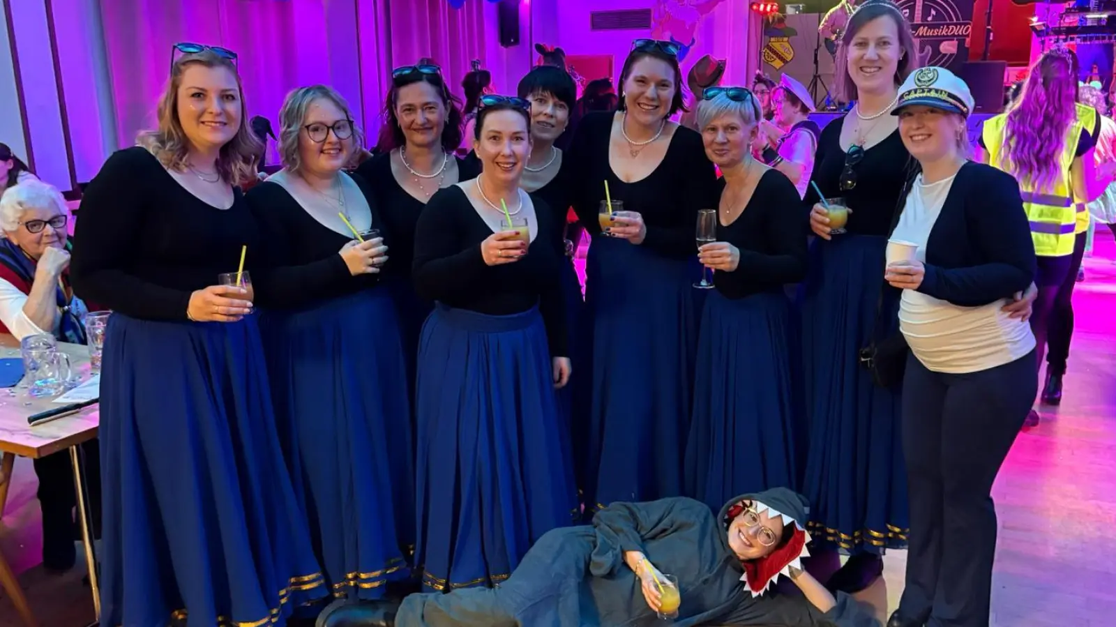 Erstmals gab es nach einigen Jahren wieder ein Damenballett mit einem sehr schönen Tanz, passend zum Motto „im Meer geht´s lustig her”. Trainiert wurde das Damenballett von Isabell und Daniela Keller.  (Bild: Markus Frötschl)