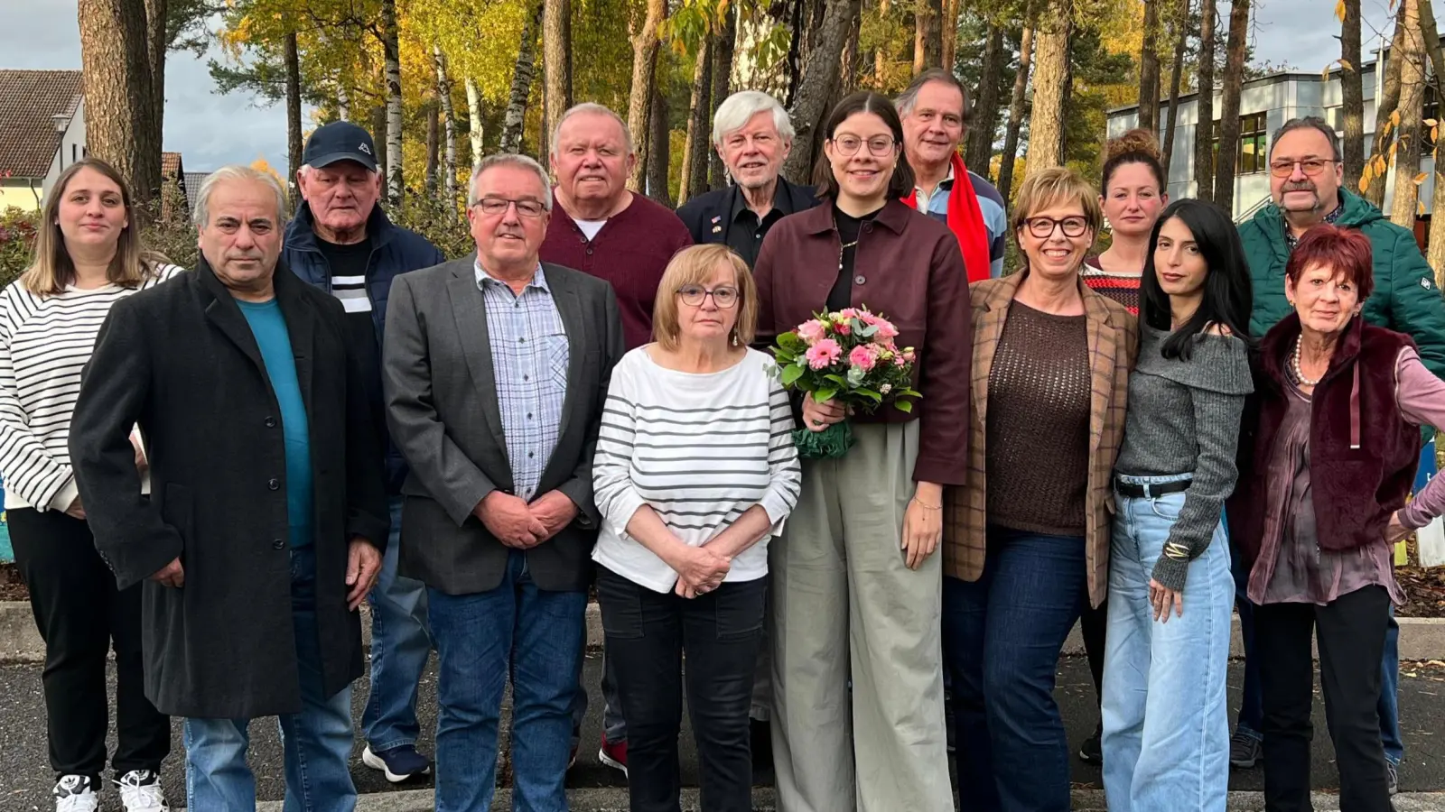 Die neue Vorstandschaft, mit Sarah Lehner (mit Blumen) (Bild: Gerald Bolleininger)