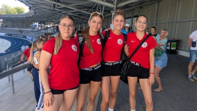 Die Lauferinnen von links: Valentina Bauer, Emma Scharf, Evi Bauer, Ida Adam (Bild: Sabine Schnurrer)