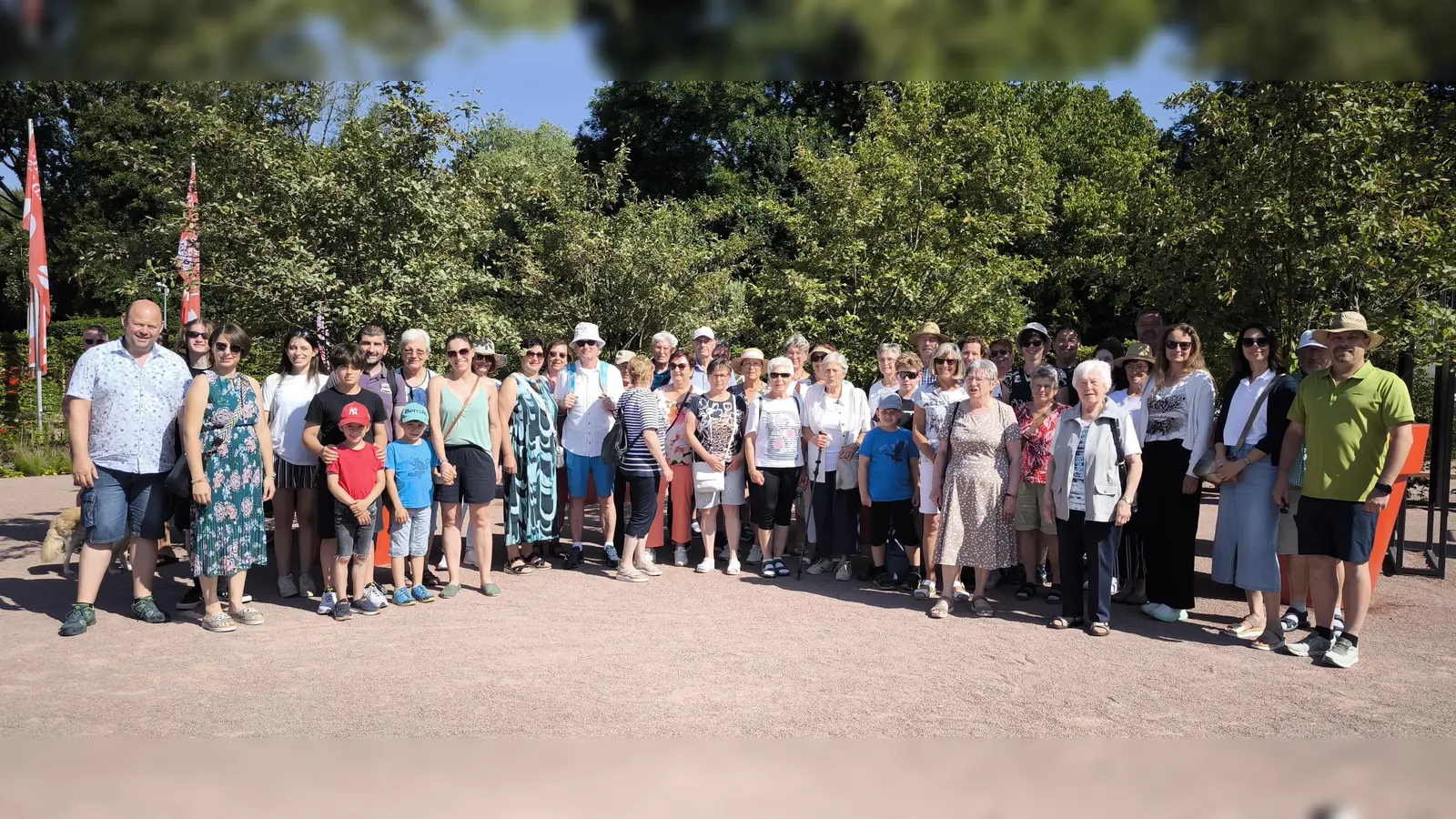 Zahlreiche Mitglieder des Gartenbauvereins Neunburg sammelten neue Ideen auf der Landesgartenschau in Furth im Wald. (Bild: Simon Rosner)