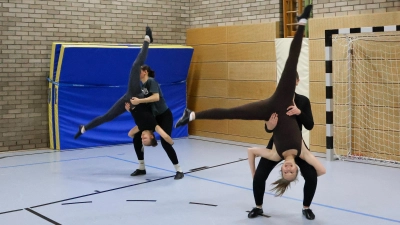 Die ersten Figuren im Rock`n`Roll - Paartanz sitzen ! (Bild: Lena Gralla)