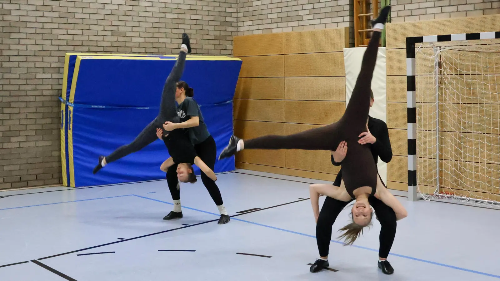 Die ersten Figuren im Rock`n`Roll - Paartanz sitzen ! (Bild: Lena Gralla)