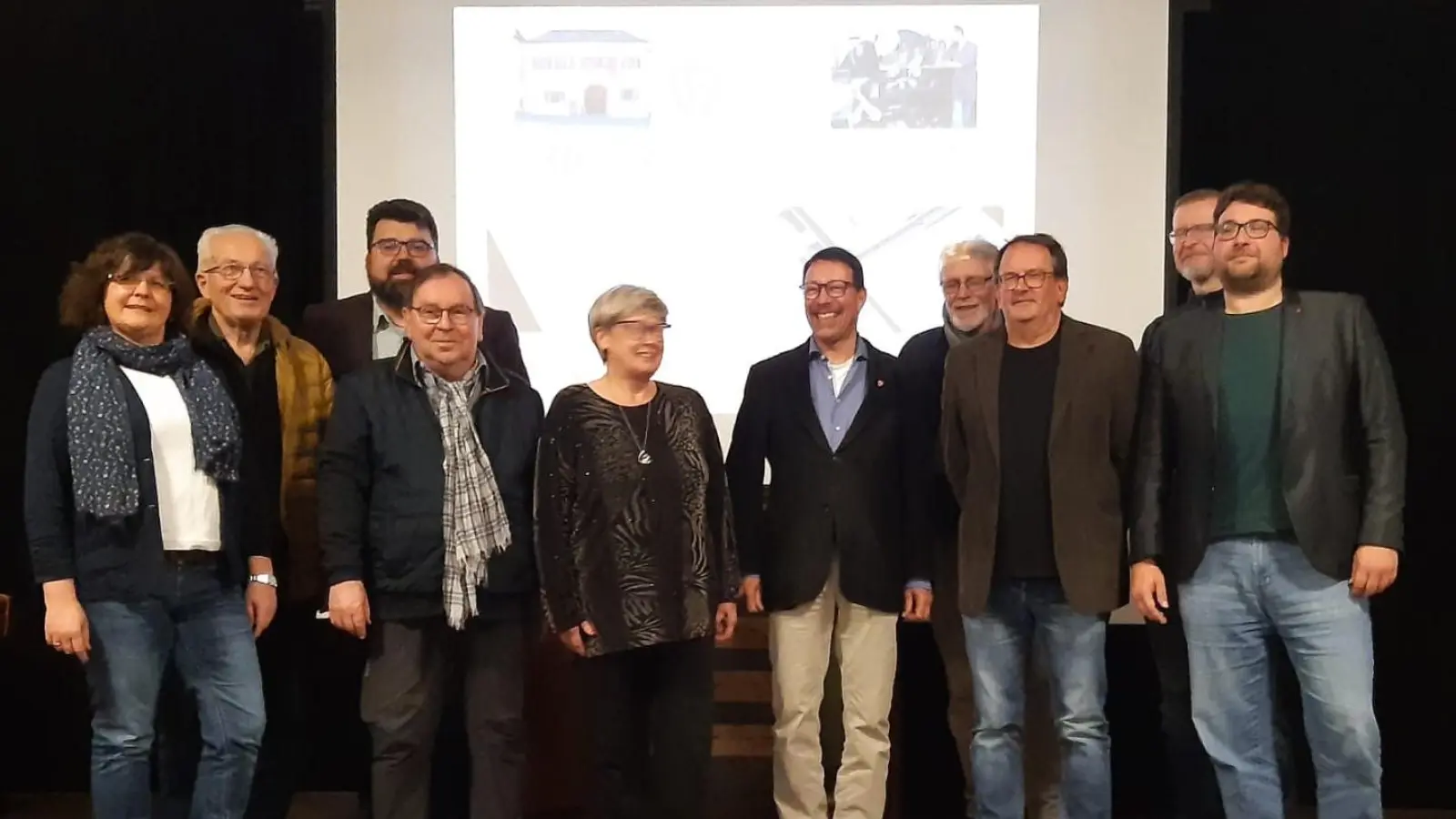 v.l.n.r. Tanja Weiß, Dieter Dörner, 1. Bürgermeister Stefan Frank, Hans-Peter Lang, Christl Luber, Dr. Markus Lommer, Werner Hedrich, Markus Brandl, Jörg Fischer, Stefan Dietl. (Bild: Markus Brandl)