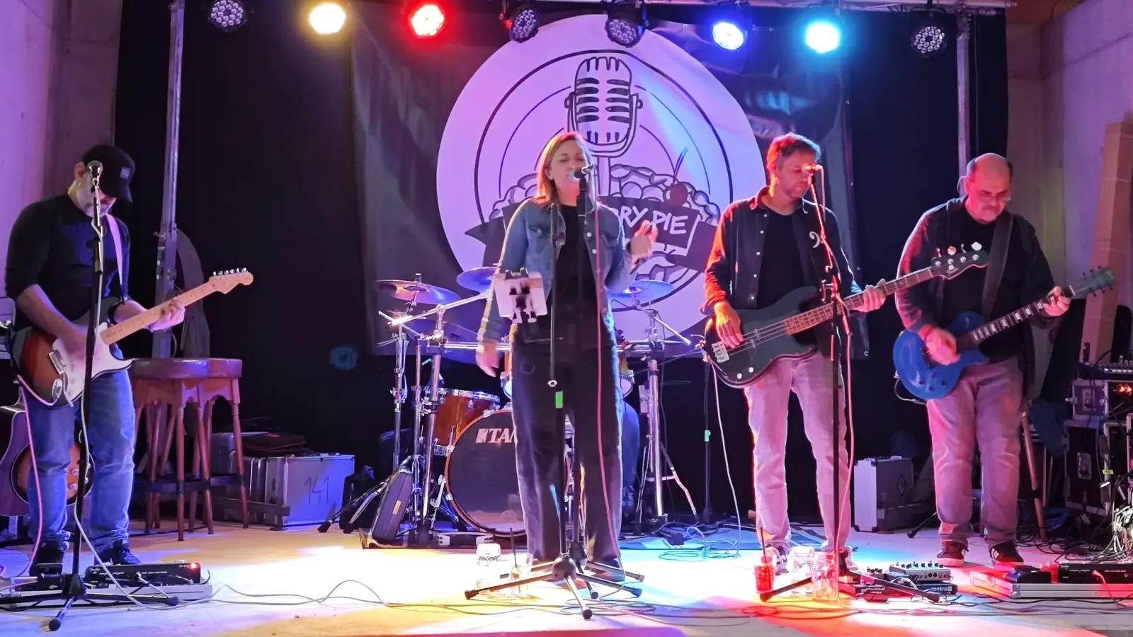 Die Band „Dry Cherry Pie” sorgte für tolle Stimmung beim Sommerfest des OWV Moosbach (Bild: Diana Hochholzer)