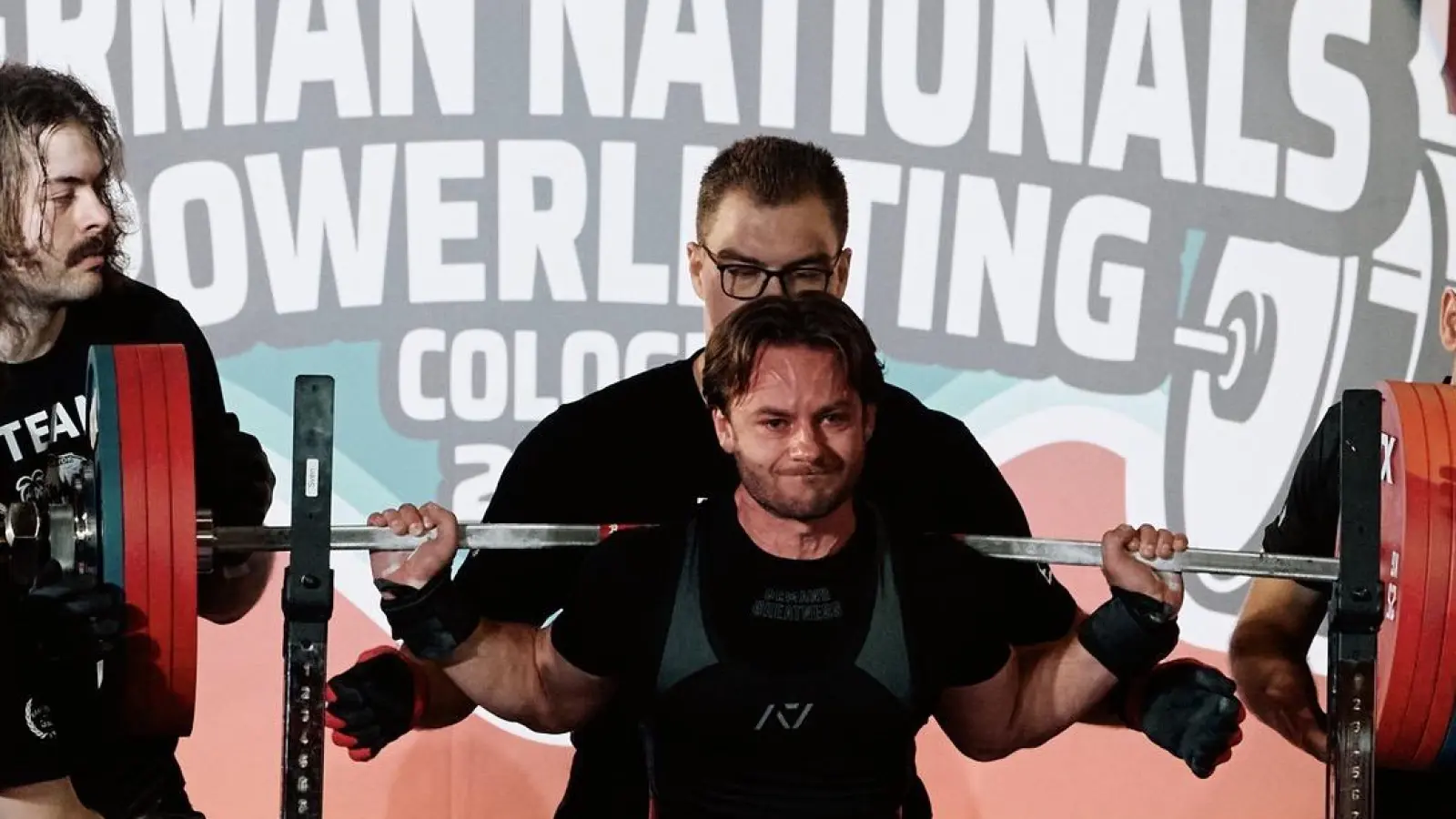 Hoffmann - Kniebeuge mit 222,5kg im Opener (Bild: Daniel Rjabow)