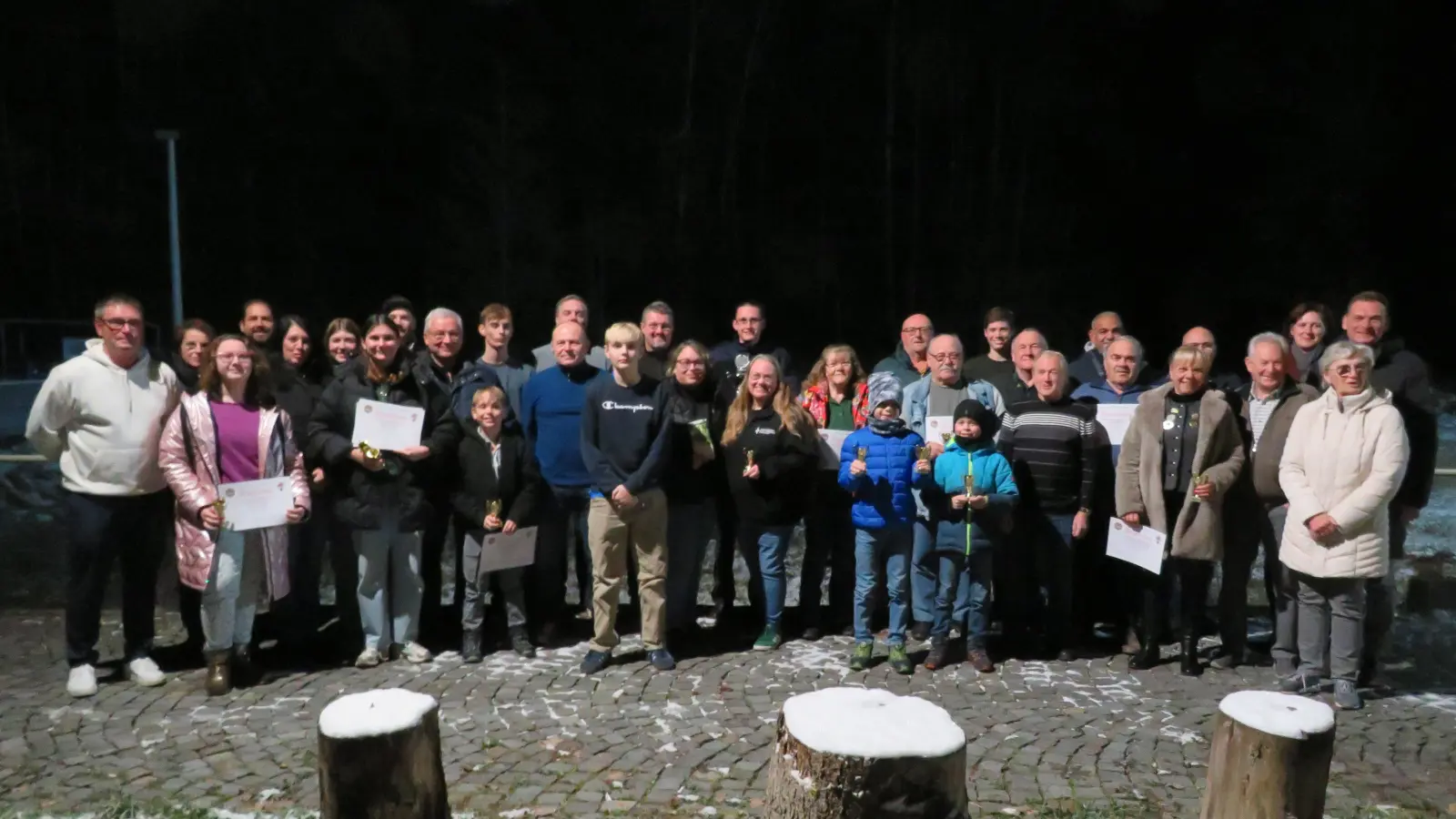 Mit Urkeunden und kelinen Pokalen zeichnet der Stadtverband Sport die besten Teilnehmer der Stadtmeisterschaften aus. (Bild: Johann Adam)