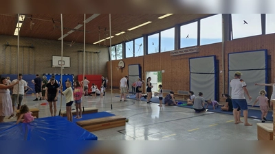 Trotz der hohen Temperaturen kamen viele Kids in die Turnhalle nach Pechbrunn, um das Turnabzeichen abzulegen. (Bild: Iris Zeitler )