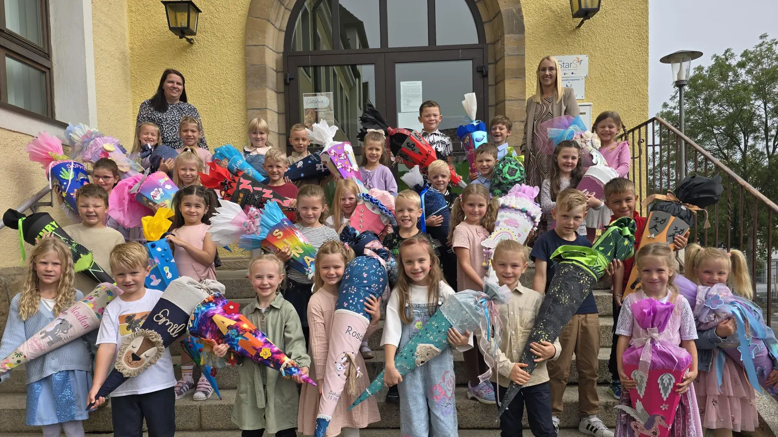 Für 31 Kirchenthumbacher Erstklässler beginnt der neue Lebensabschnitt Schule. (Bild: Andrea Wolfram)