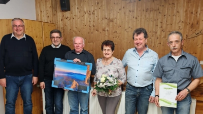 Von links Hauptvorsitzender Rainer Schreier, Bürgermeister Franz Tauber, Edwin Prechtl, Monika Prechtl Alfons Sandner, Michael Prechtl  (Bild: Christian Prechtl)