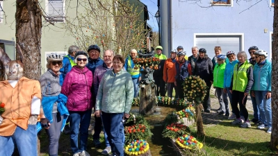 Die Radlergruppe in Eschenfelden. (Bild: Franz Beyerlein)