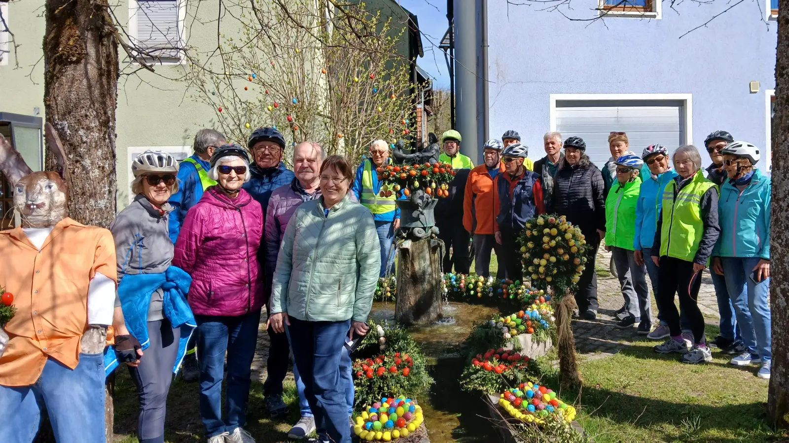 Die Radlergruppe in Eschenfelden. (Bild: Franz Beyerlein)