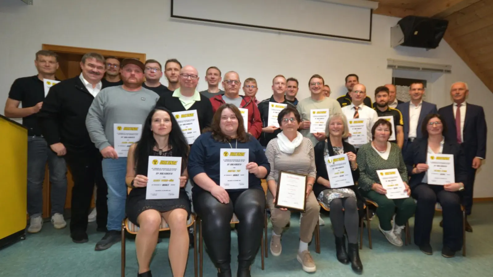 Der SV Riglasreuth ehrte 25 Mitglieder für ihre besonderen Verdienste im Verein. (Bild: Helmut Greger)