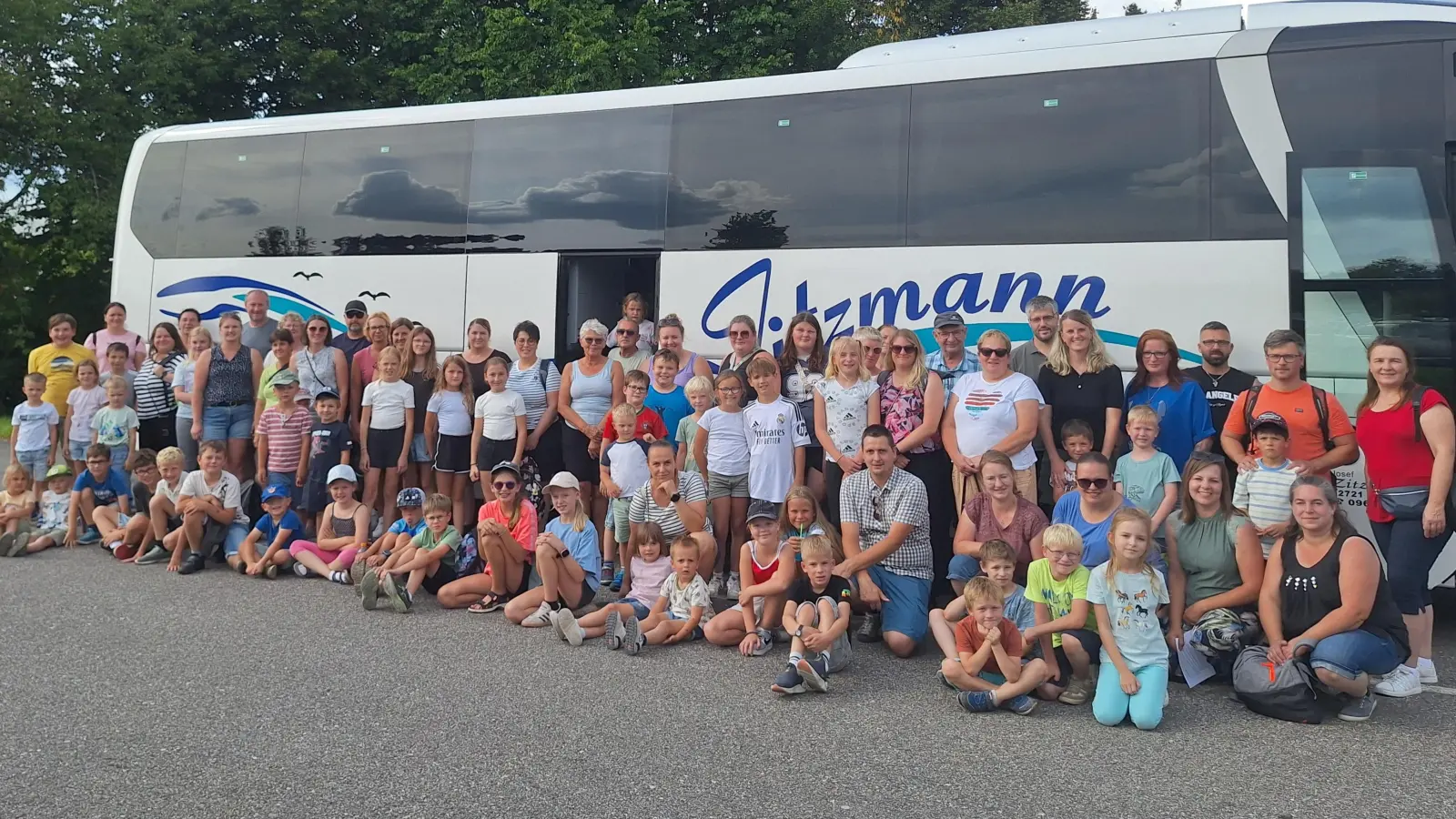 Der Ring junger Landfrauen Tirschenreuth organisierte auch heuer wieder eine Ausflugsfahrt mit zwei Bussen. Diesmal ging es nach Pottenstein. (Bild: Eva Schaumberger)