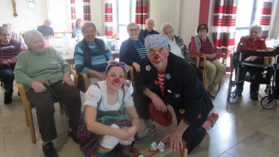 Die Klinikclowns „Willi“ und „Würstl“ zu Gast bei den Marienheimsenioren<br><br> (Bild: Daniela Donhauser)