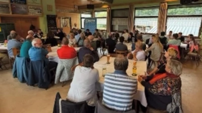 Zahlreiche Besucher beim Familienfest des CSU-Ortsverbandes Neusorg im Sportheim des SV. (Bild: Alexander Hörl)