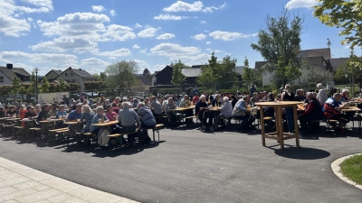 Der Tourismusverein freut sich auf viele Besucher beim Zoigl- und Vatertagsfest am 14.05.2026 am Freizeitareal und bietet wieder eine große Auswahl an leckeren Köstlichkeiten wie Surbraten, Kaffee und Kuchen am Nachmittag sowie Zoigl und weitere Spezialitäten an. (Bild: Franziska Köhler und Brigitte Meyer)