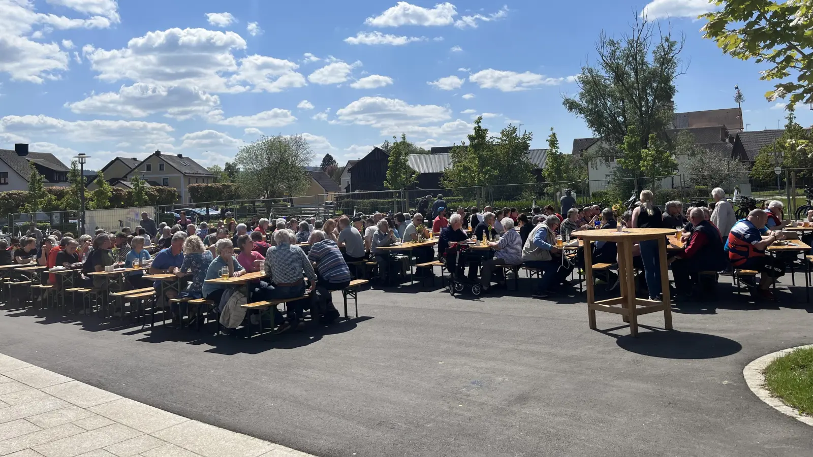 Der Tourismusverein freut sich auf viele Besucher beim Zoigl- und Vatertagsfest am 14.05.2026 am Freizeitareal und bietet wieder eine große Auswahl an leckeren Köstlichkeiten wie Surbraten, Kaffee und Kuchen am Nachmittag sowie Zoigl und weitere Spezialitäten an. (Bild: Franziska Köhler und Brigitte Meyer)