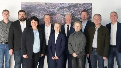 Auf Einladung von Ambergs OB-Kandidat Stefan Ott (5.v.r.) und gemeinsam mit Sulzbach-Rosenbergs 1. Bürgermeister Stefan Frank (2.v.l.), den Kreisvorsitzenden MdL Dr. Harald Schwartz (r.) und Susanne Herding (4.v.r.) haben sich die Bürgermeister-Kandidatinnen und -kandidaten aus (v.l.n.r) Ursensollen (Martin Fleischmann), Freudenberg (Barbara Gerl), Ebermannsdorf (Erich Meidinger), Kümmersbruck (Elisabeth Gruber), Hahnbach (Dominik Sachsenhauser) und Poppenricht (Hermann Böhm) über interkommunale Zusammenarbeit ausgetauscht. (Bild: Marcel Bauer)