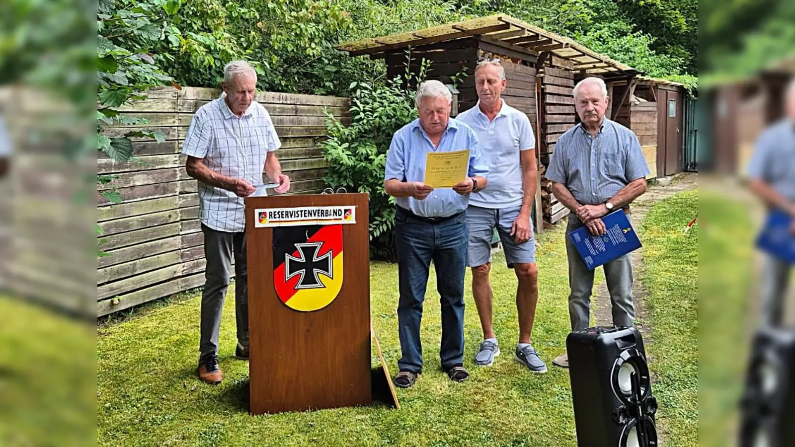 <br>Eine Ehrung stand auf dem Programm von links nach rechts: mit Vorsitzendenden Werner Holl, Kreisdelegierter Siegfried Woppmann, Stefan Fuchs und Ehrenmitglied Lorenz Kiener (Bild:  Willi Lang)