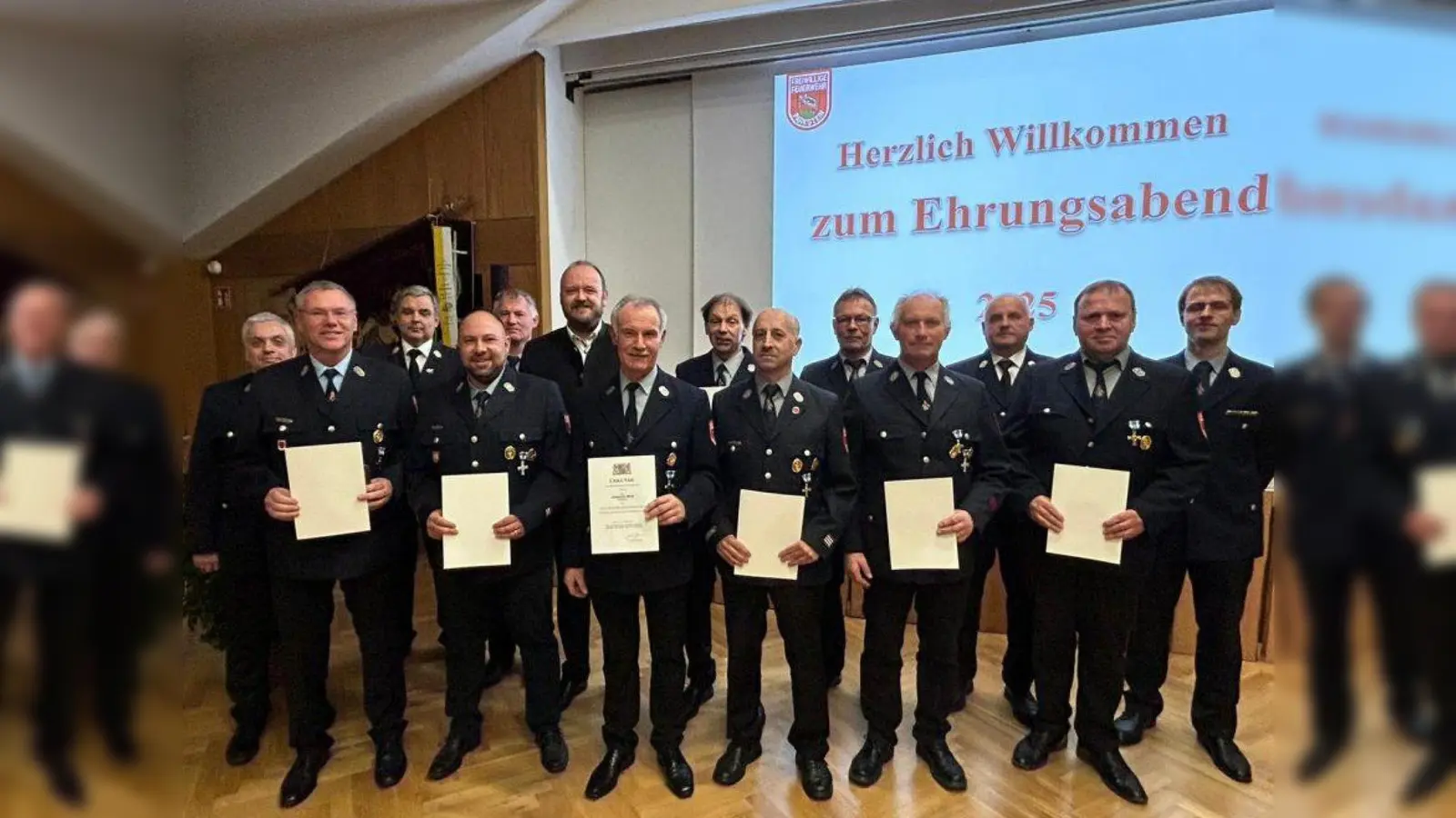 Ehrungen bei der Feuerwehr Parkstein (Bild: Fabian Schreffl)